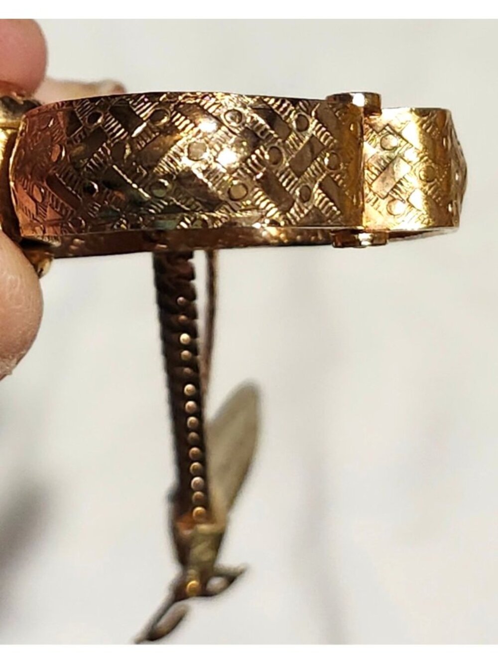14k Gold Plated Shur-Lock Vintage Glove Holder Floral Detailing Original Tag - Picture 4 of 6
